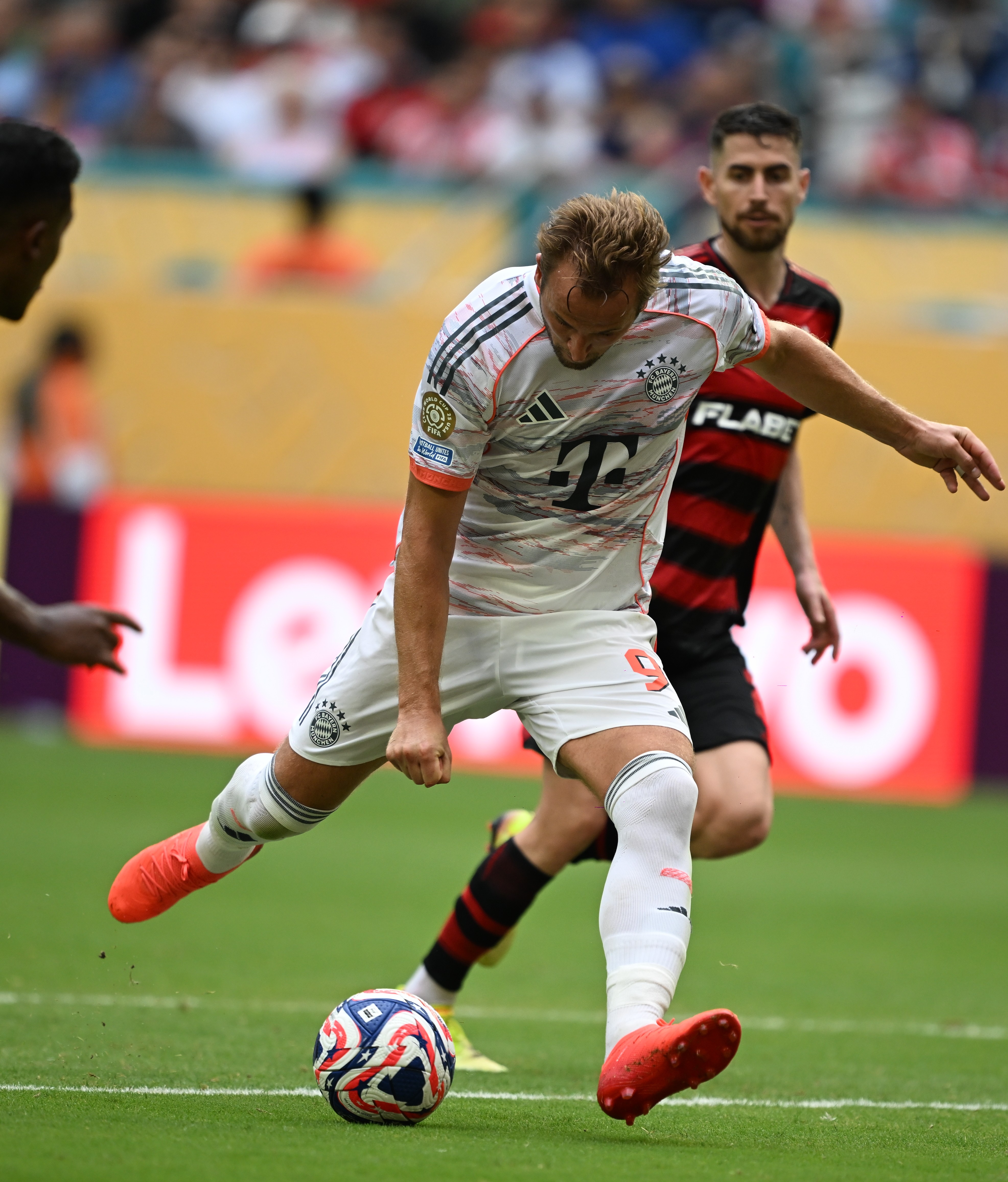 MK体育-拜仁慕尼黑球员备战下一场比赛，冲刺冠军