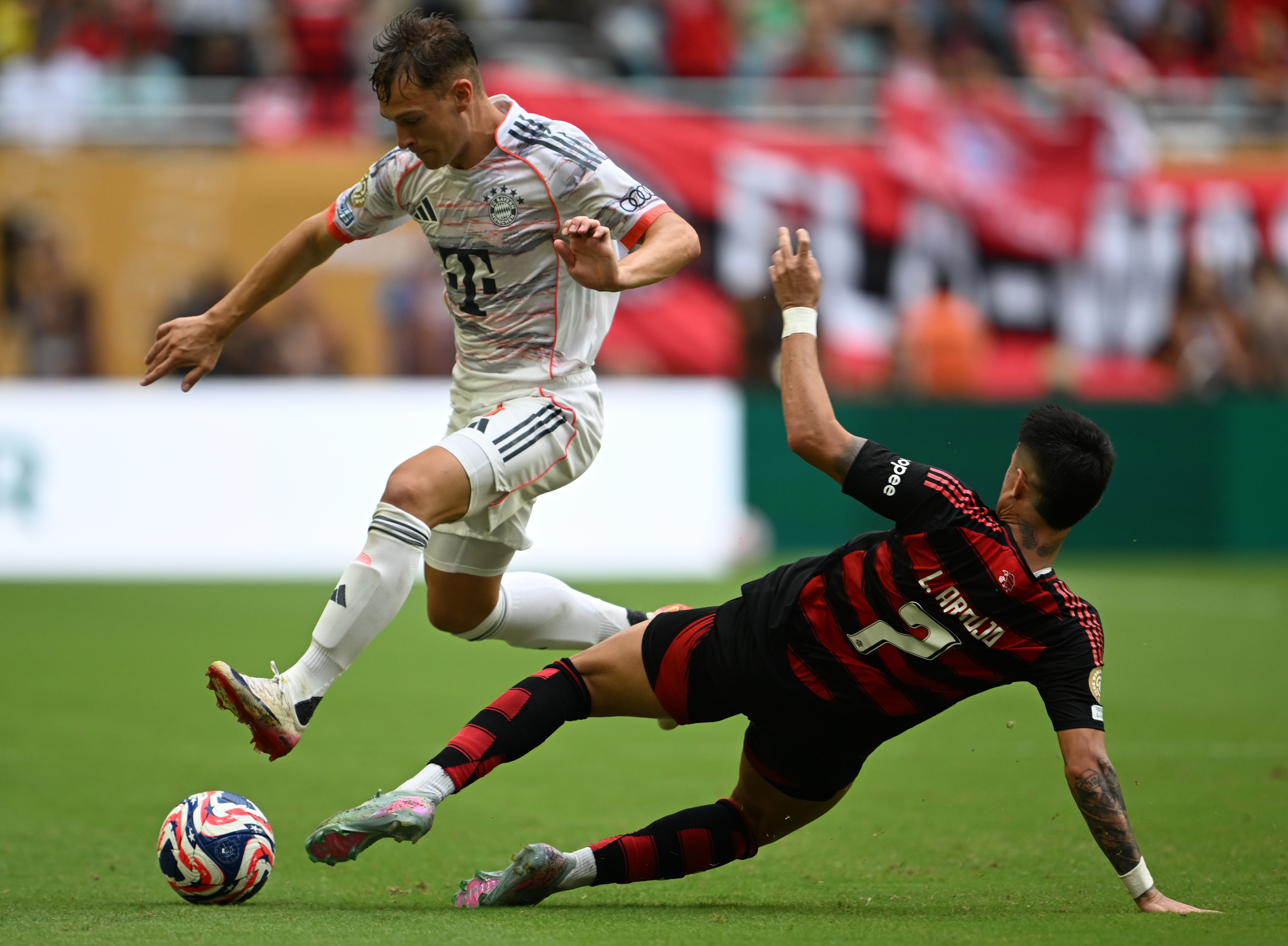 MK体育-拜仁慕尼黑球员备战下一场比赛，冲刺冠军