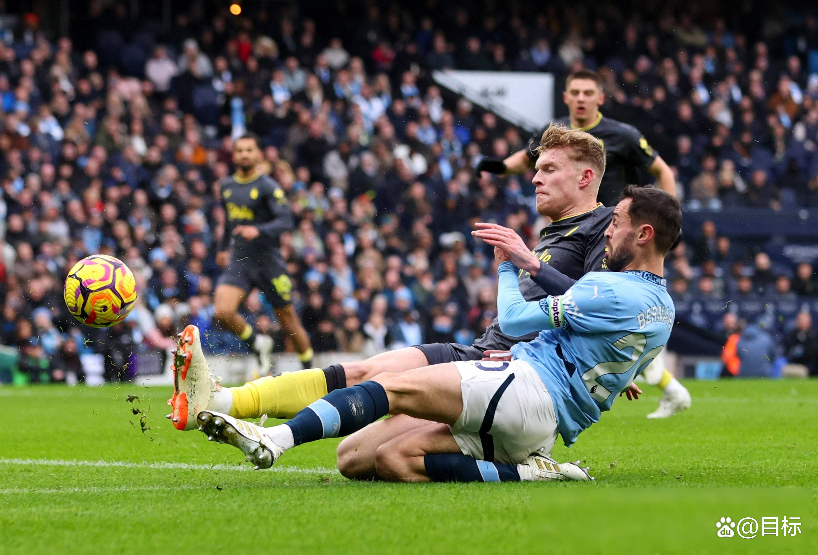 MK体育APP-关于曼城客场遭逢惊险，瓜迪奥拉反省队伍不足的信息